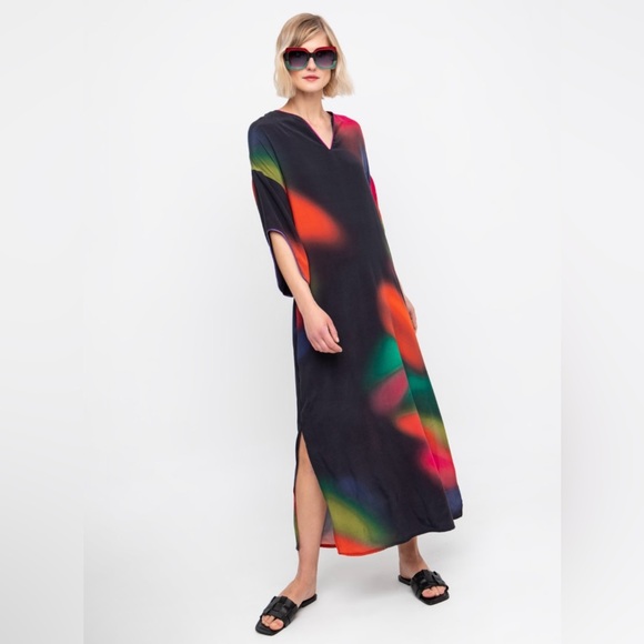Stunning Ozai N Ku Colorful Loose V-neck Maxi Dress. with 3/4 sleeves. Medium - Picture 1 of 7